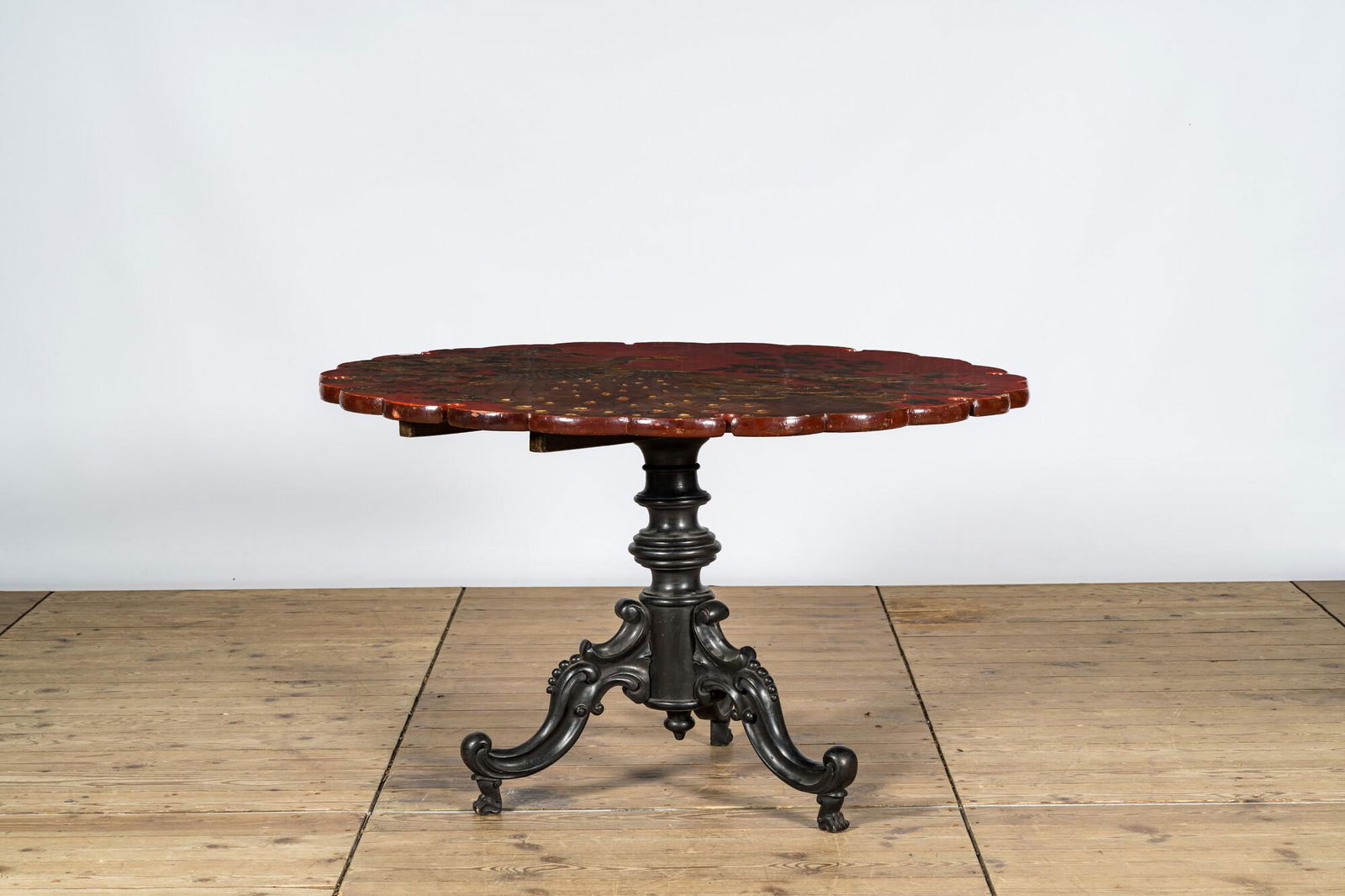 A well-painted chinoiserie table, probably France, 19th C. (1 of 4)