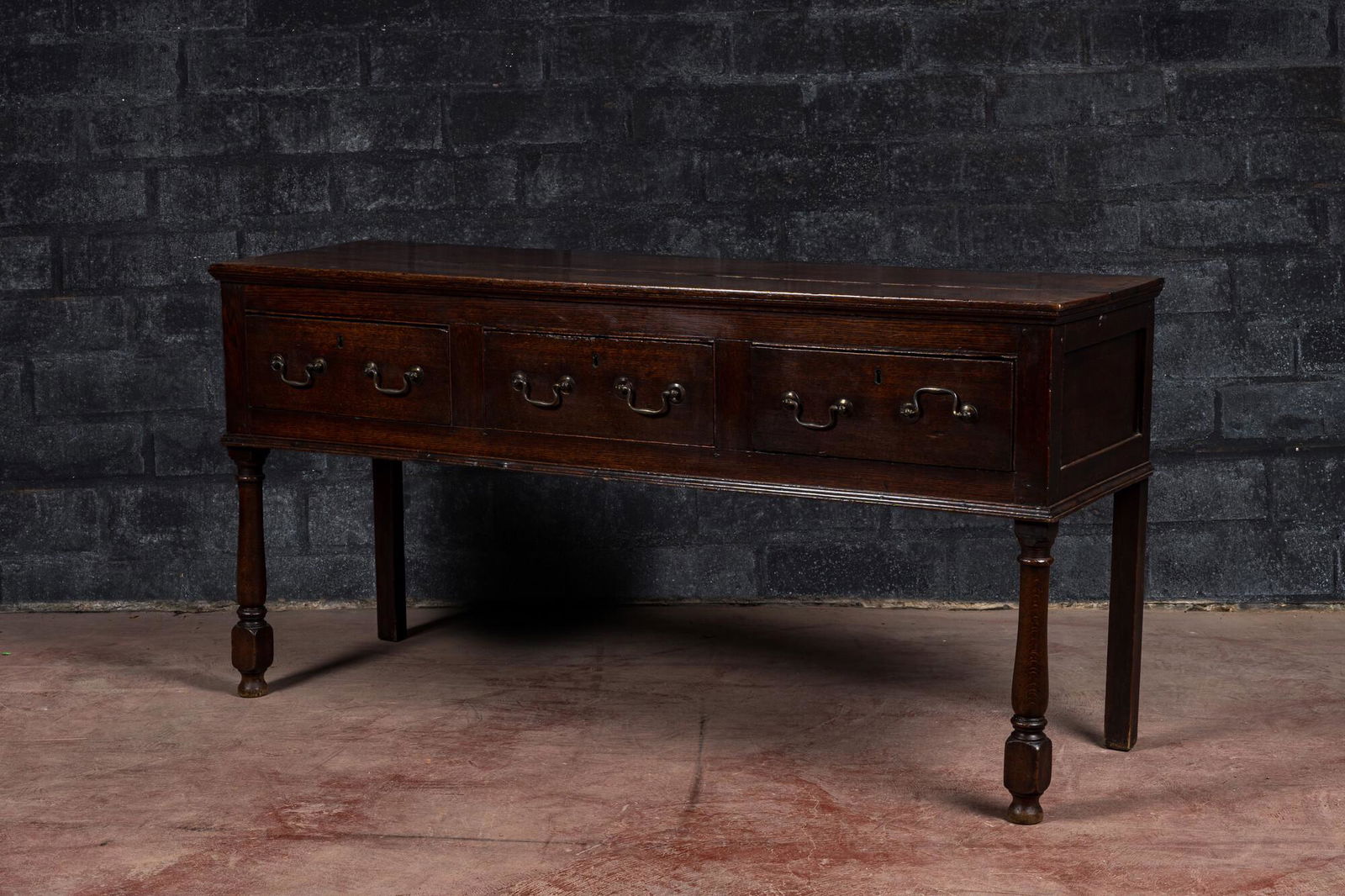 An English oak sideboard, ca. 1800 (1 of 3)