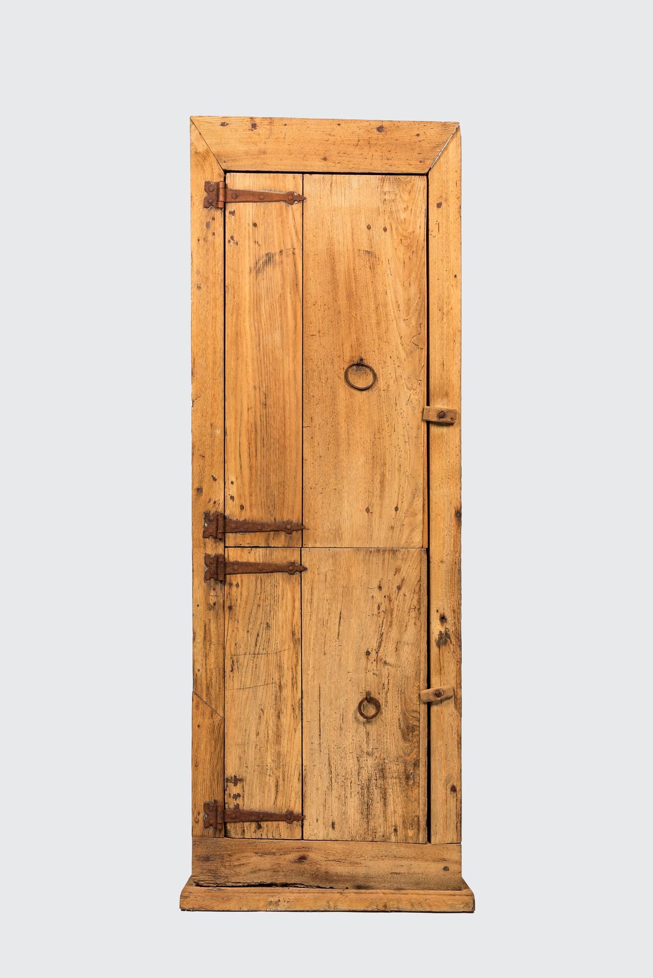 A rural oak cabinet with two doors made from a tree trunk, 19th C. (1 of 4)