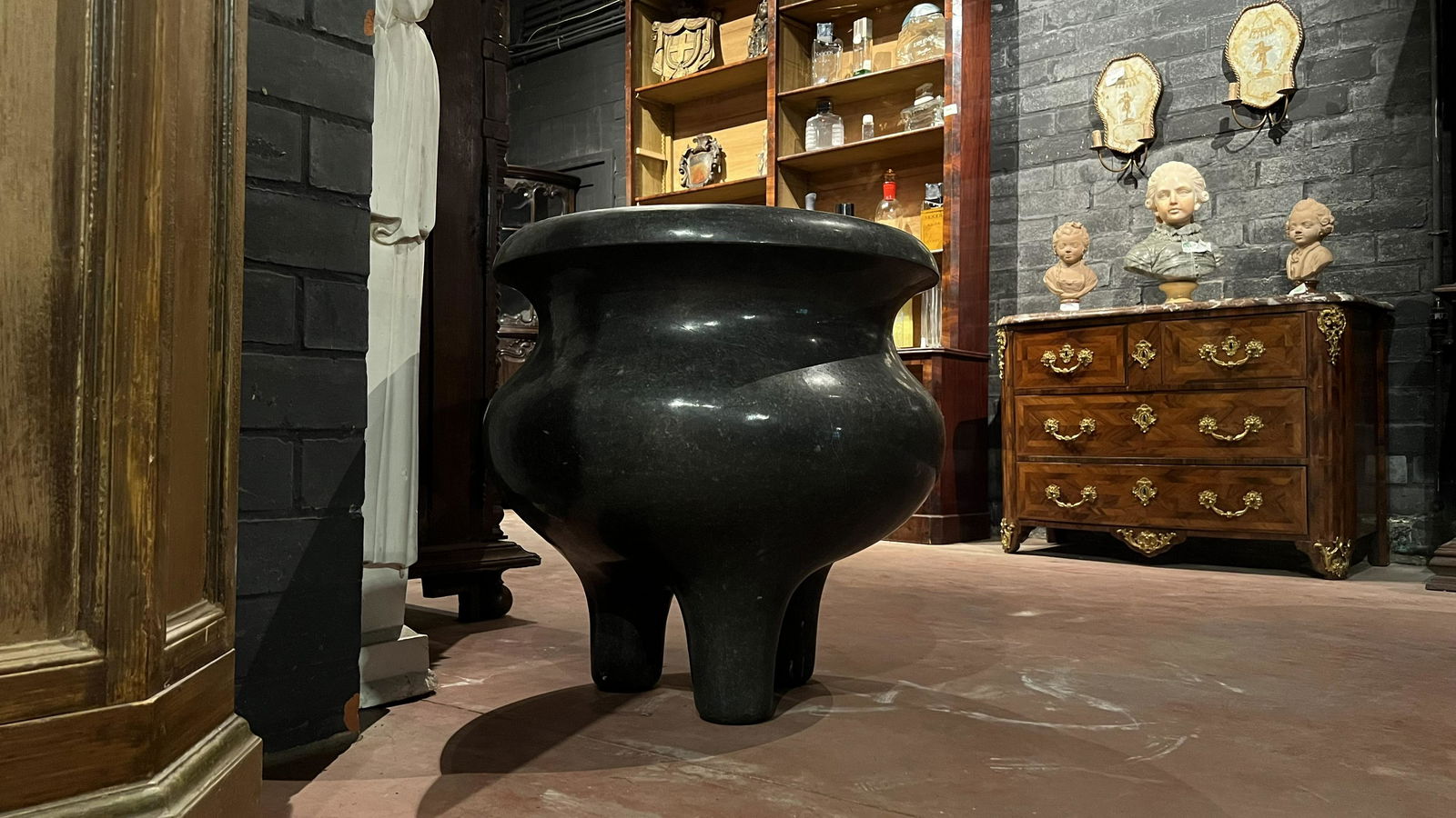 A large Chinese green marble tripod censer, 20th C. (1 of 1)