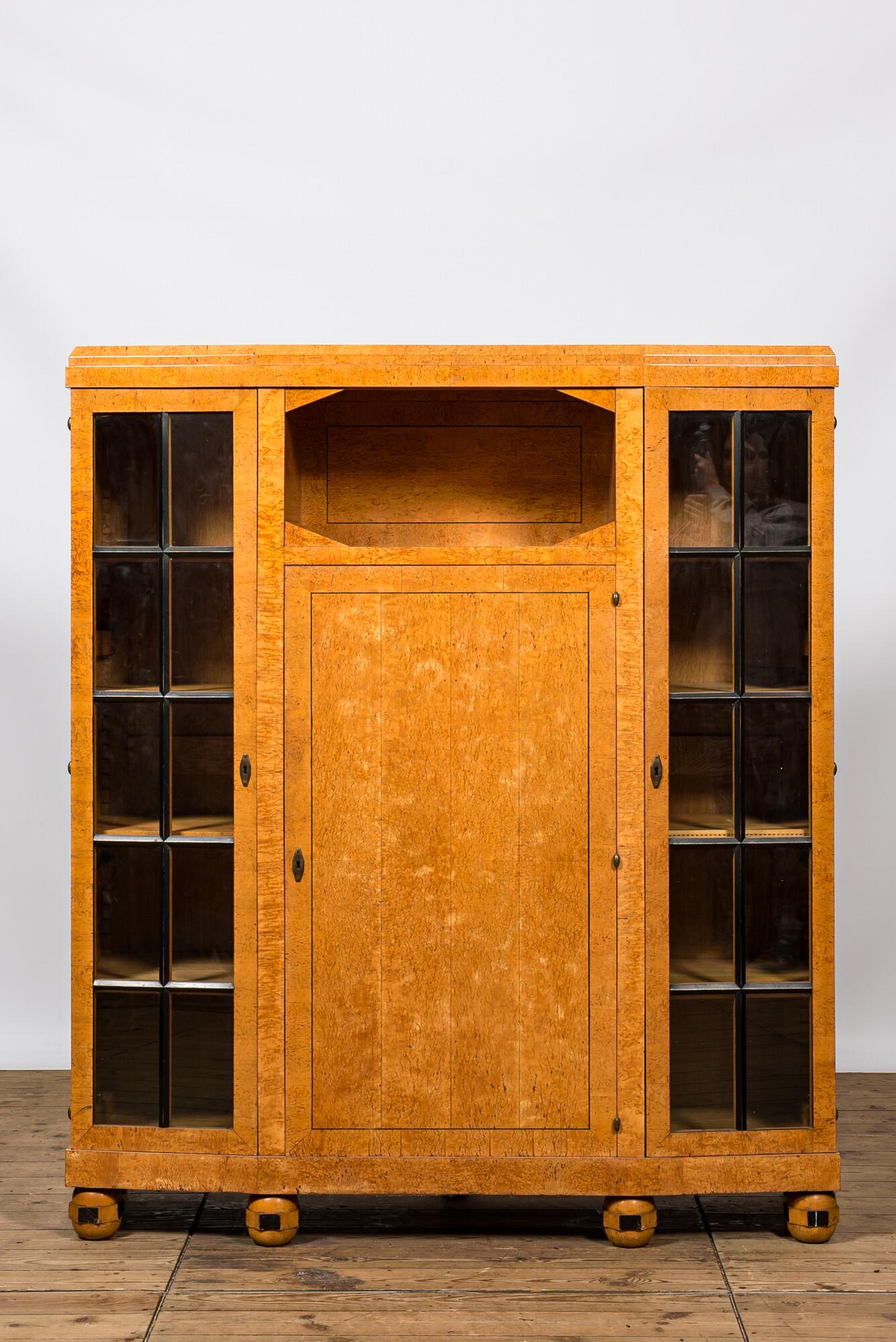 A German Art Deco-style burl wood veneered display cabinet, 20th C. (1 of 3)