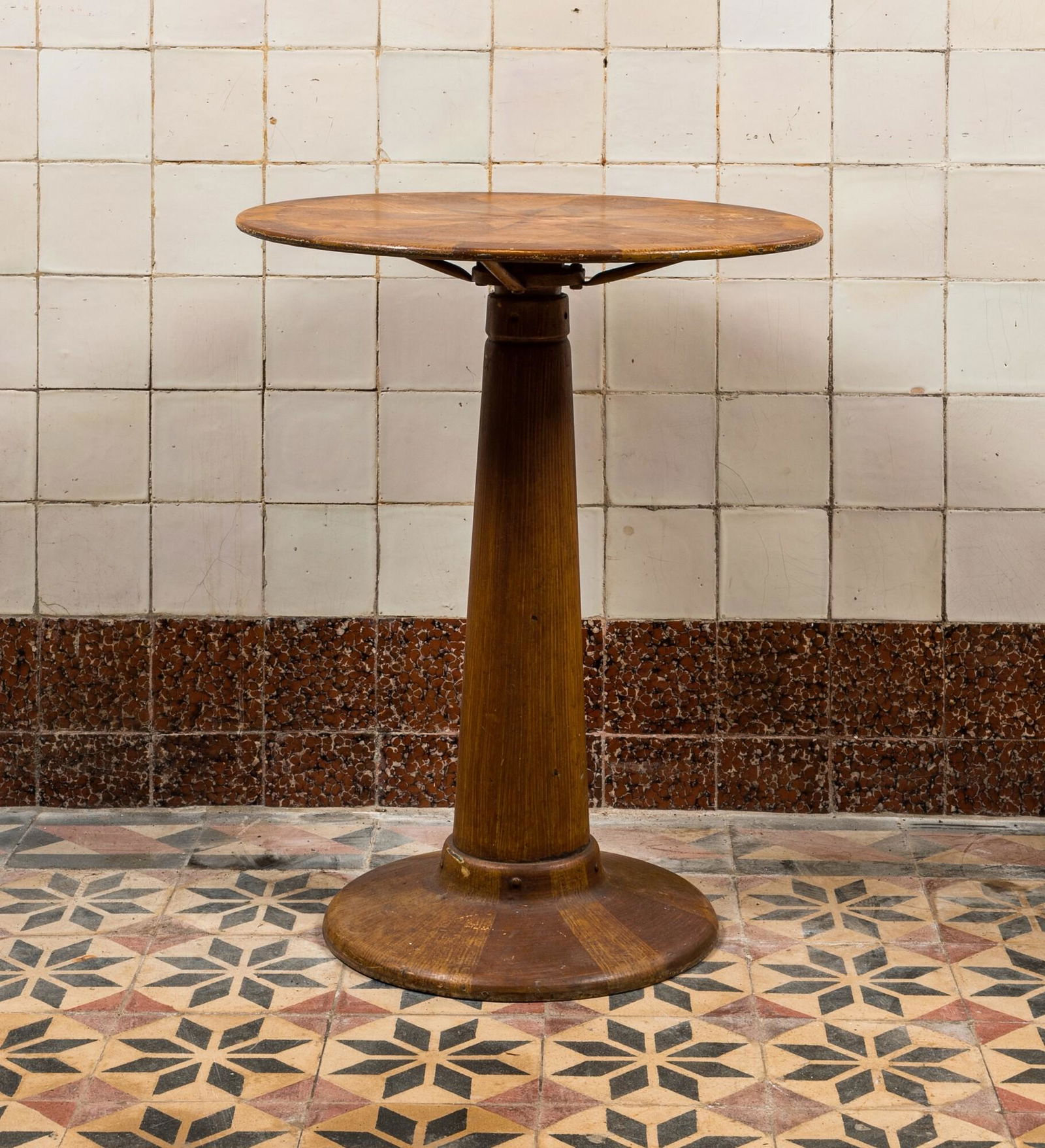 An unusual faux bois-painted metal garden table, 1st half 20th C. (1 of 2)