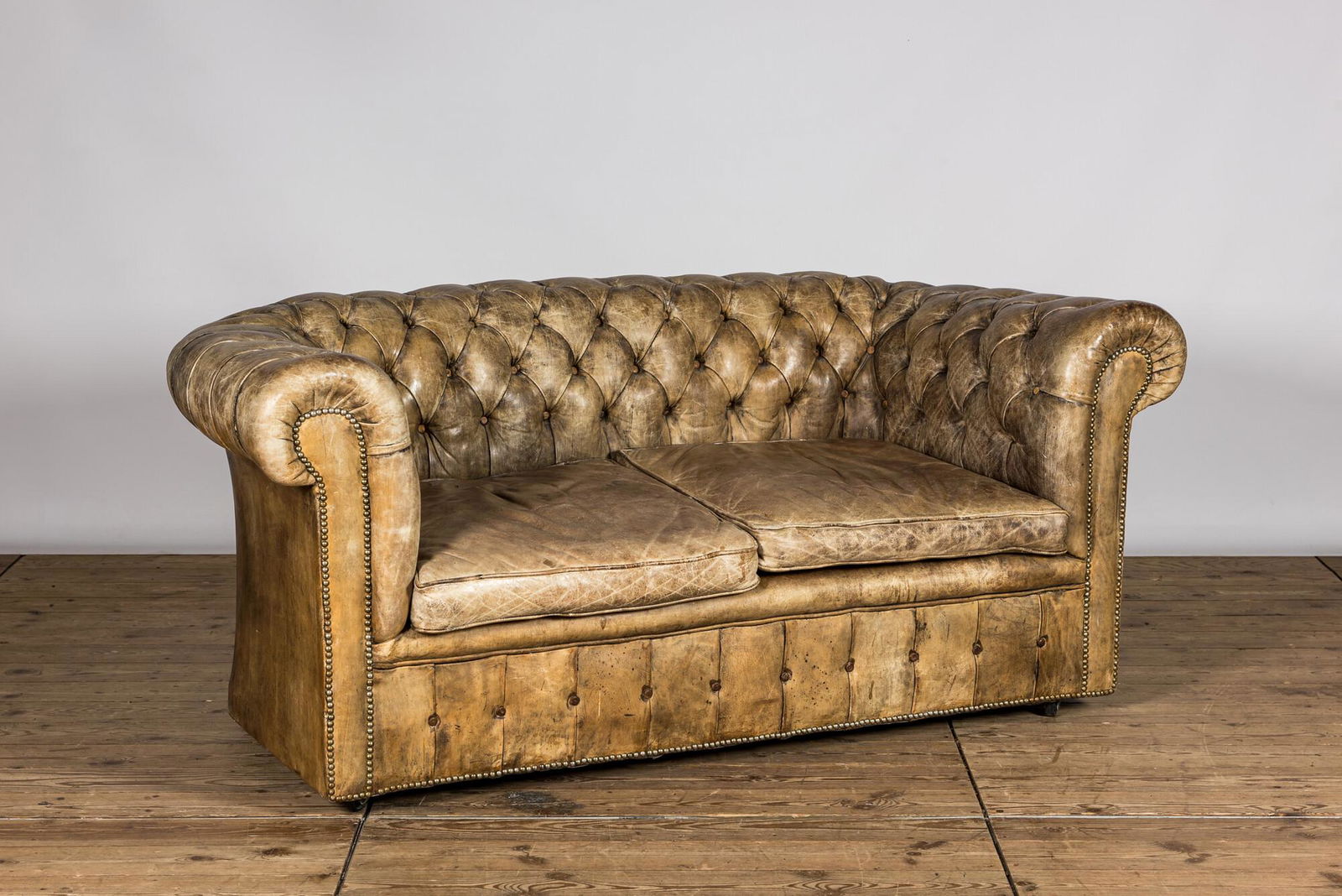A leather Chesterfield sofa, 20th C. (1 of 2)