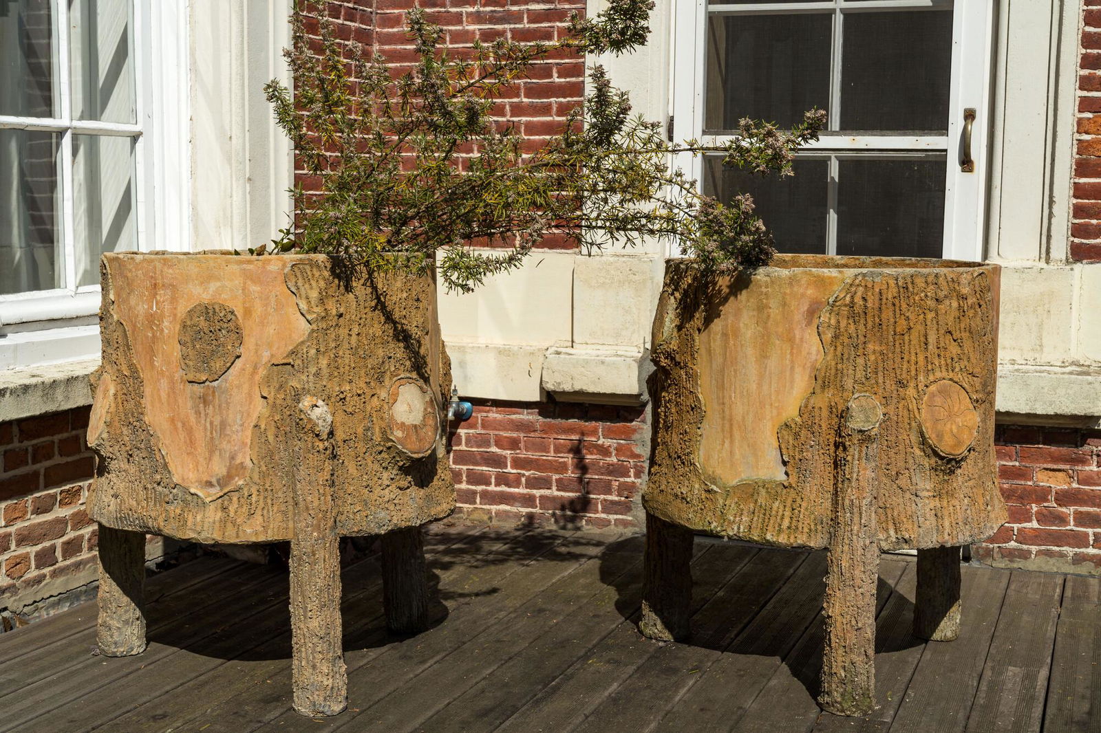 A pair of faux-bois tripod planters, 20th C. (1 of 2)