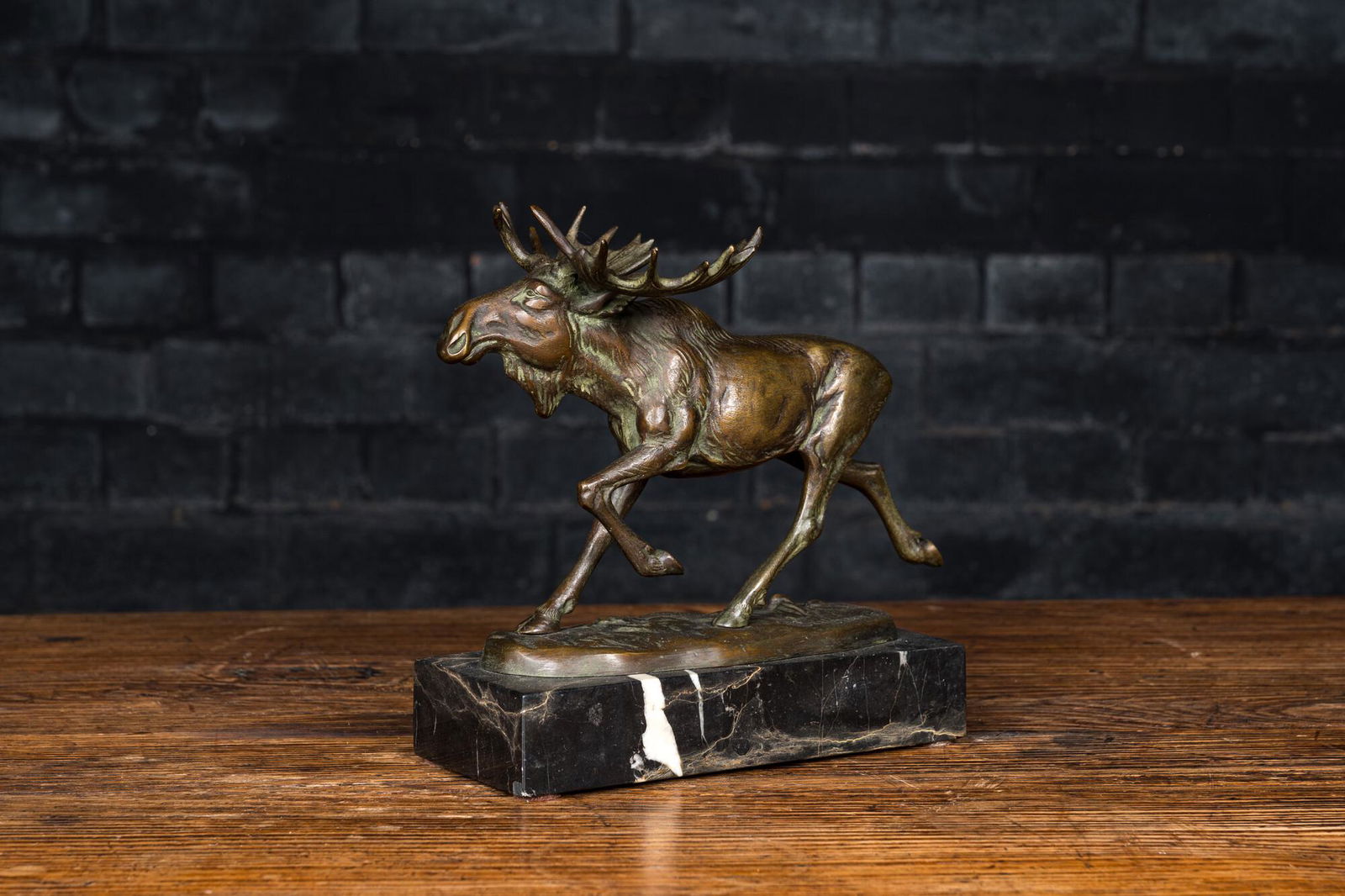 Erich Saalmann: Moose, patinated bronze on a marble base, 2nd quarter 20th C. (1 of 4)
