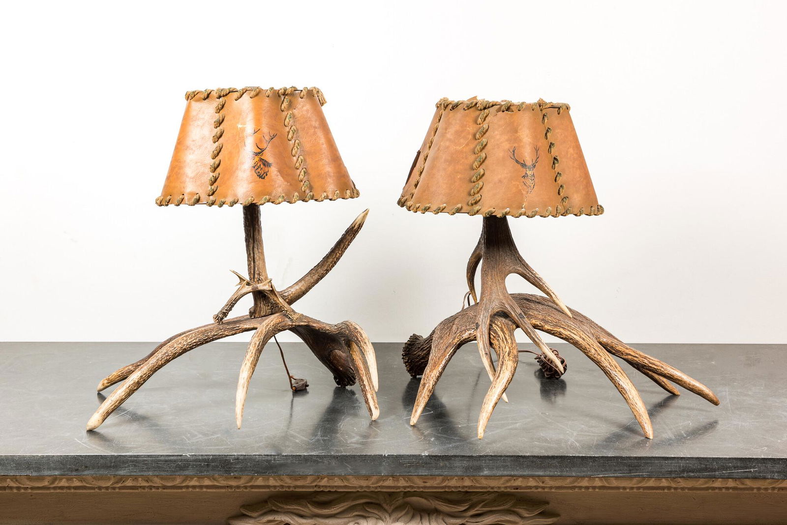 A pair of deer antler table lamps, 20th C. (1 of 1)