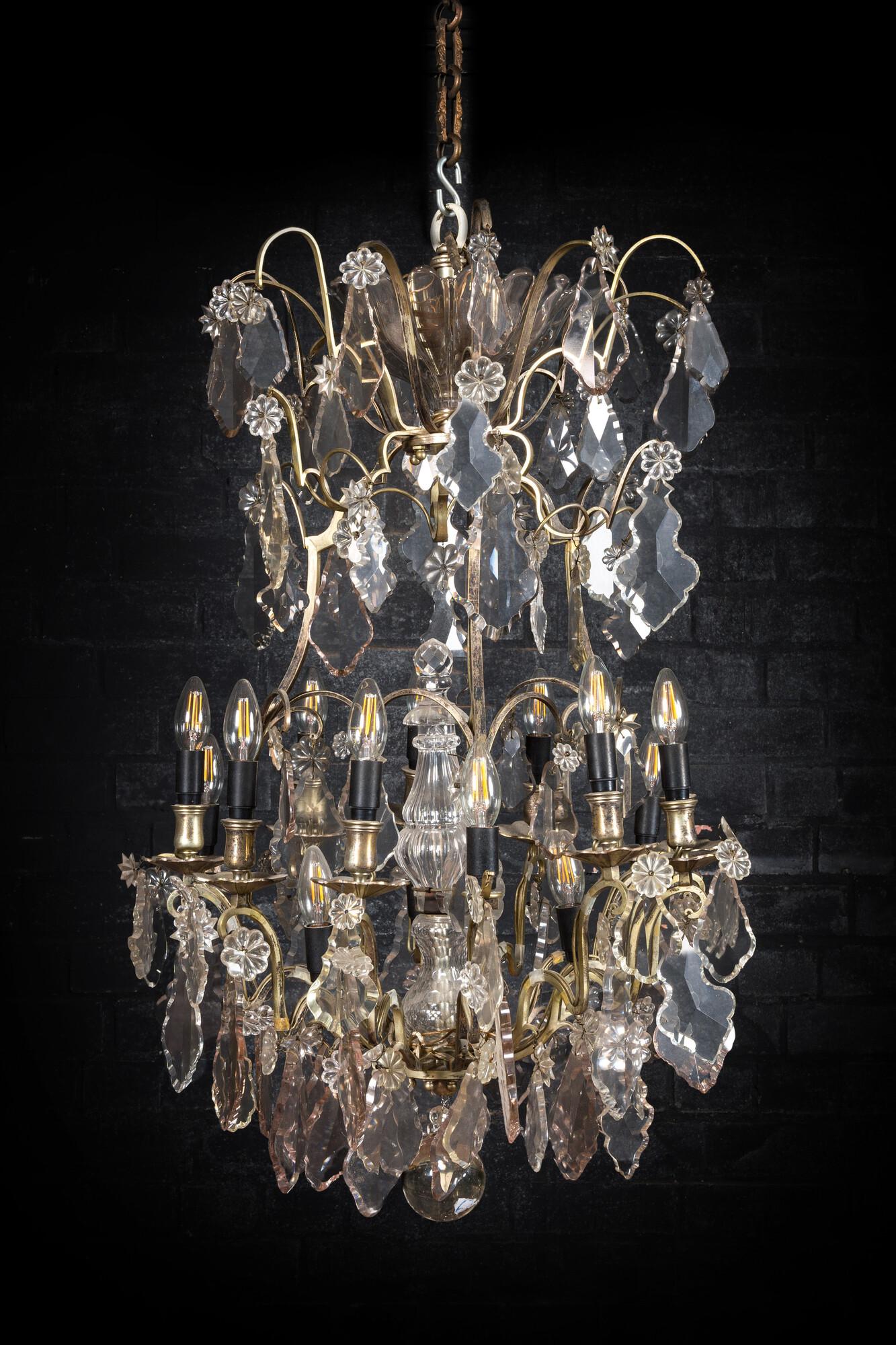 A cut crystal chandelier, 20th C. (1 of 1)