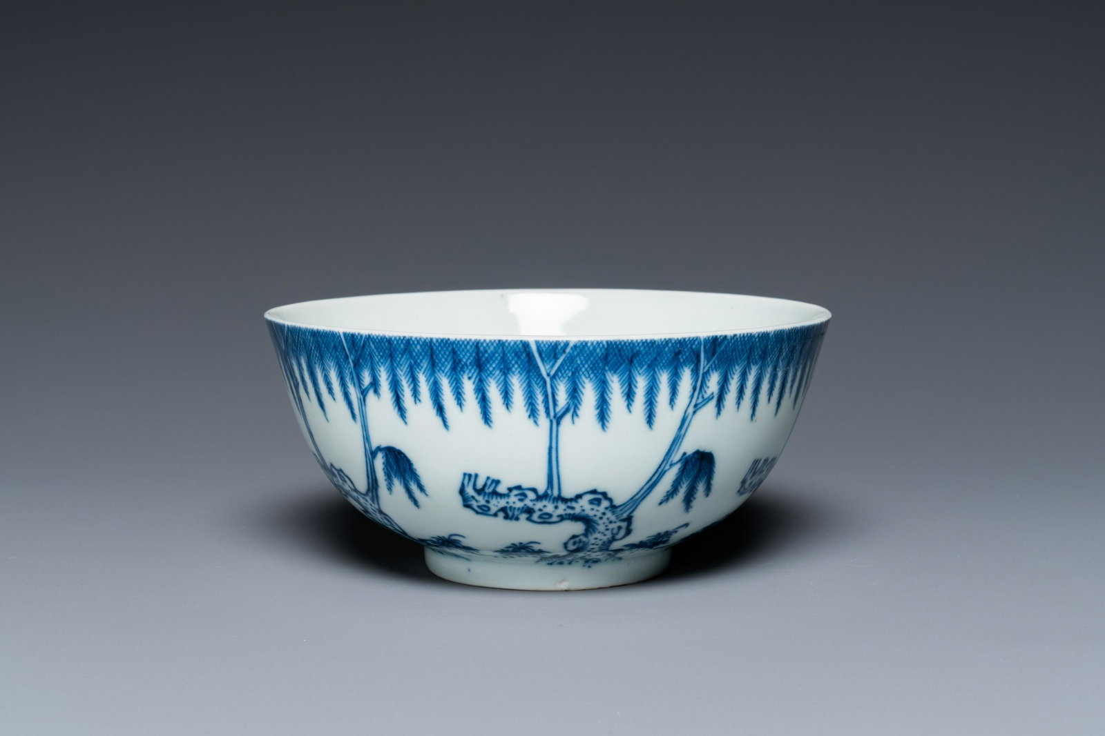 A Chinese blue and white 'Bleu de Hue' bowl for the Vietnamese market, Ngoan Ngoc mark, 19th C.: Dia.: 15 cm - H.: 7 cm