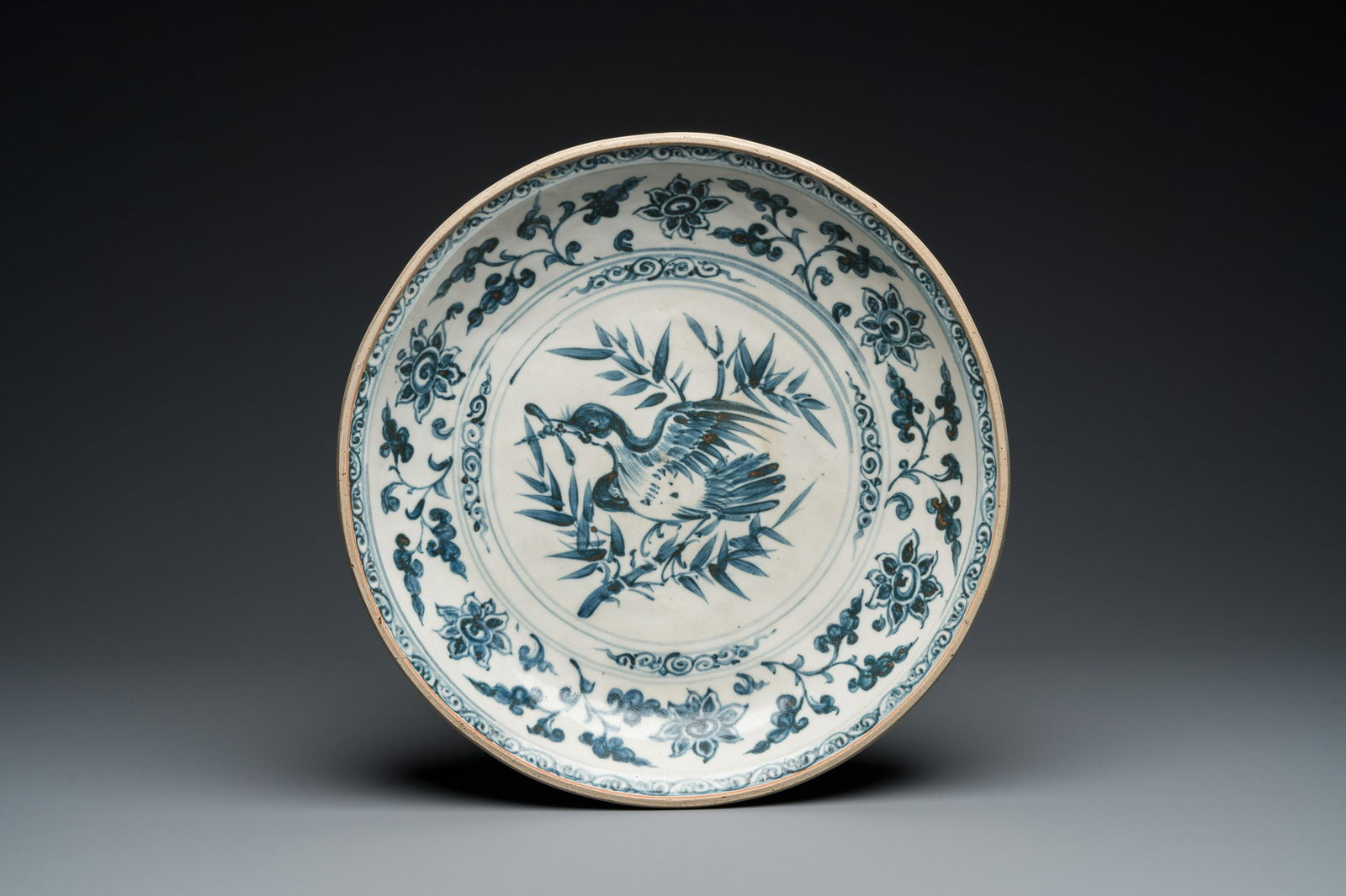 A Vietnamese or Annamese blue and white 'bird' dish, 15/16th C. (1 of 16)