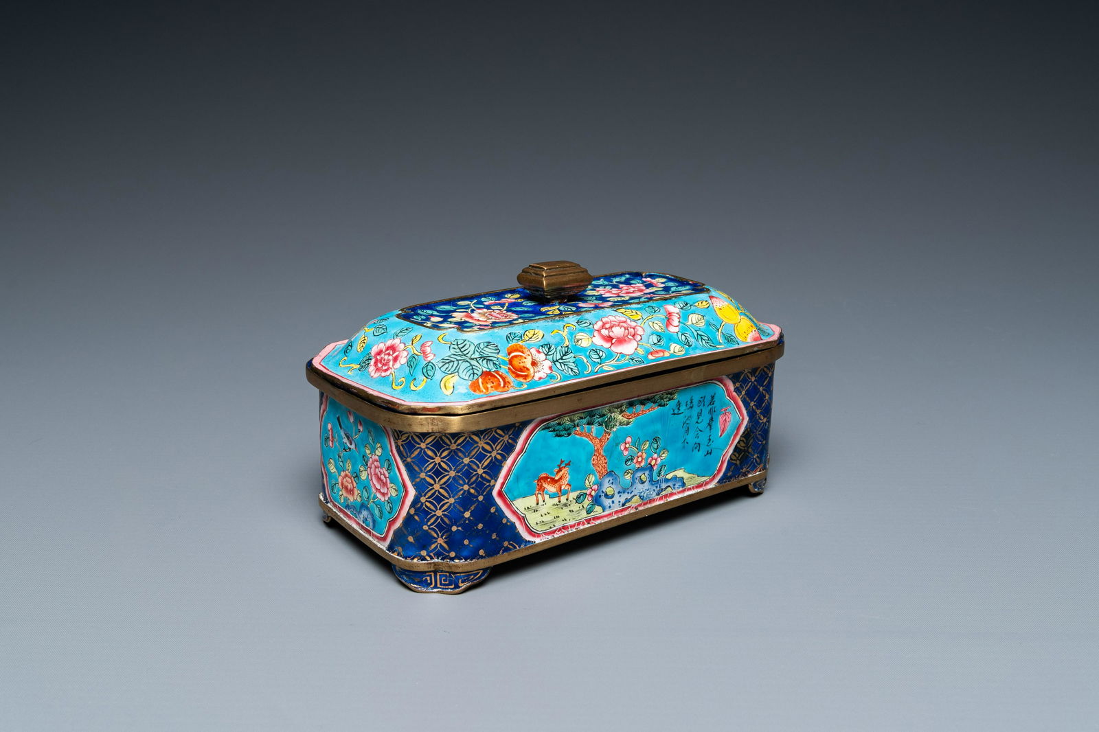 A Chinese Canton enamel covered box and interior tray for the Vietnamese market, 19th C. (1 of 20)