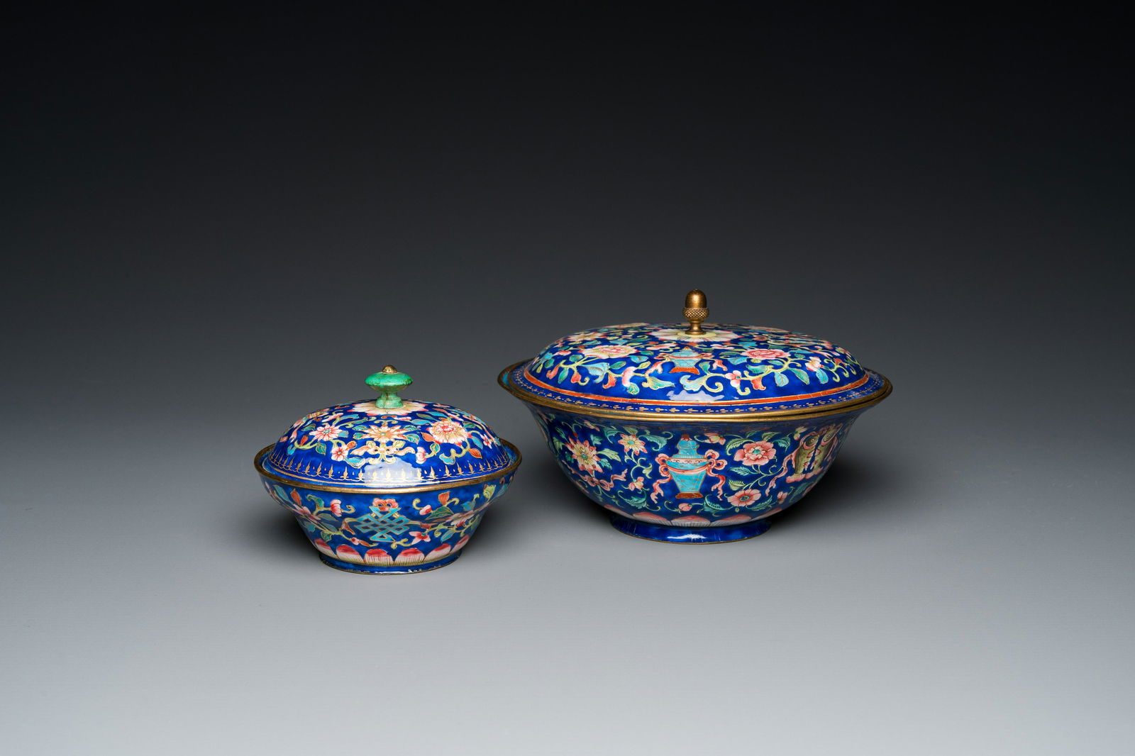 Two Chinese blue-ground Canton enamel bowls and covers, Qianlong/Jiaqing (1 of 7)