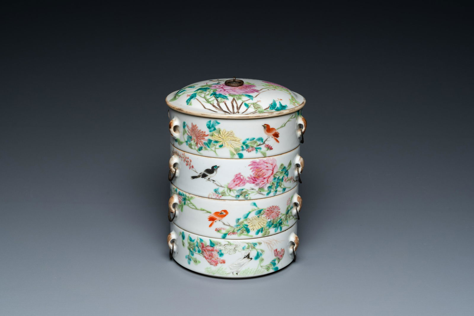 A Chinese qianjiang cai four-tier stacking box, signed Yu Chun 喻春, dated 1907 (1 of 18)