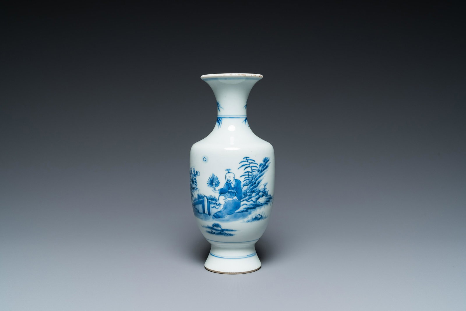 A Chinese blue and white 'monk and poem' vase, Kangxi: H.: 22 cm Condition: (UV-checked) - In quasi excellent condition with a few spots of typical glaze loss to the rim. 品相報告：（已用紫外 