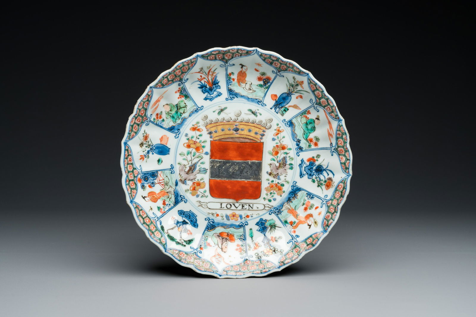 A Chinese famille verte armorial 'provinces' dish with the arms of Leuven, Kangxi/Yongzheng: Dia.: 24 cm
