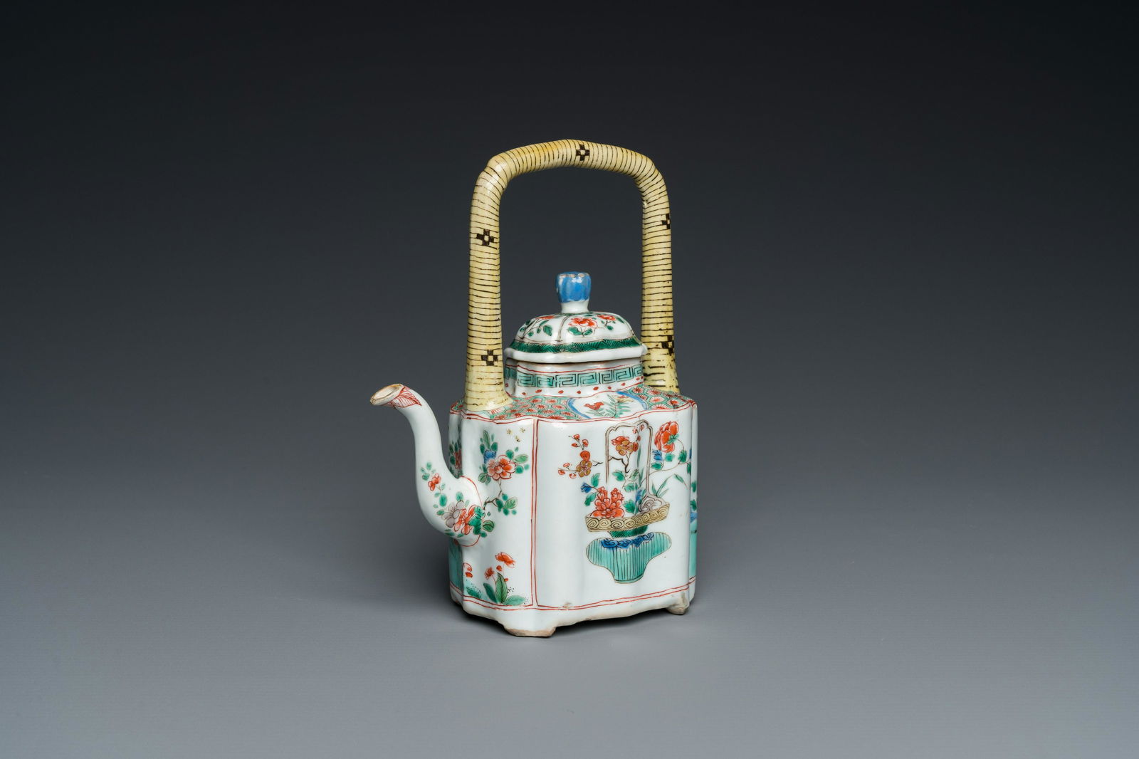 A Chinese famille verte teapot and cover, Kangxi (1 of 20)