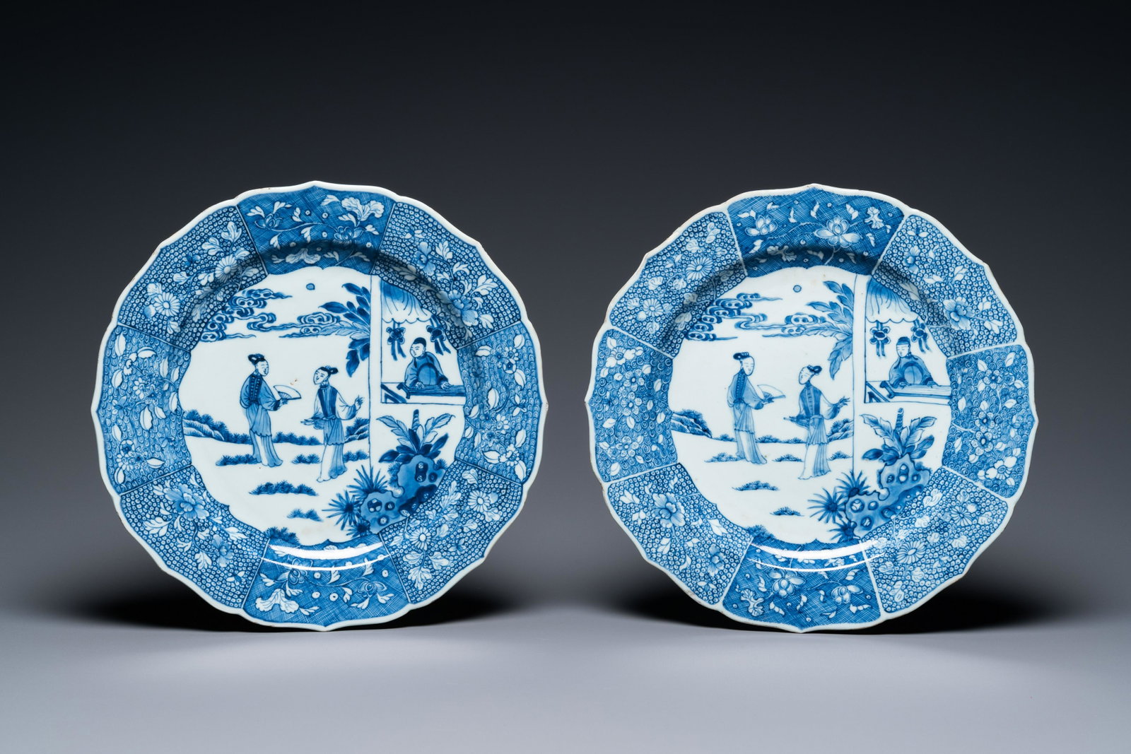 A pair of Chinese blue and white 'Xi Xiang Ji' dishes, Qianlong: Dia.: 28 cm