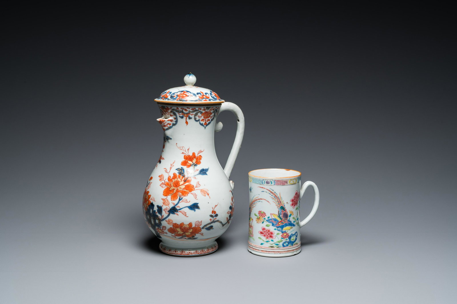 A large Chinese Imari-style ewer and cover and a famille rose mug, Qianlong (1 of 7)