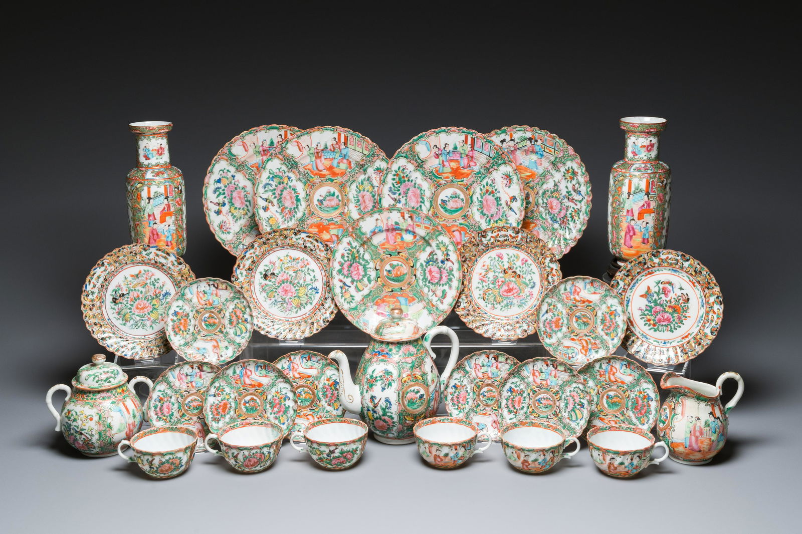 A collection of 28 Chinese Canton famille rose wares, 19th C. (1 of 16)