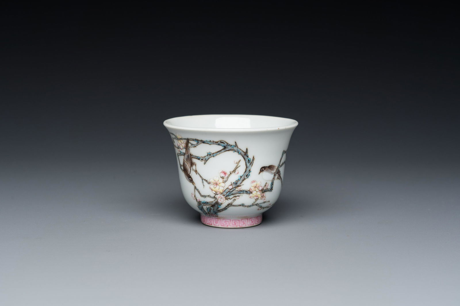 A fine Chinese famille rose cup, Qing Shen Xuan ___ mark, 19th C. (1 of 7)