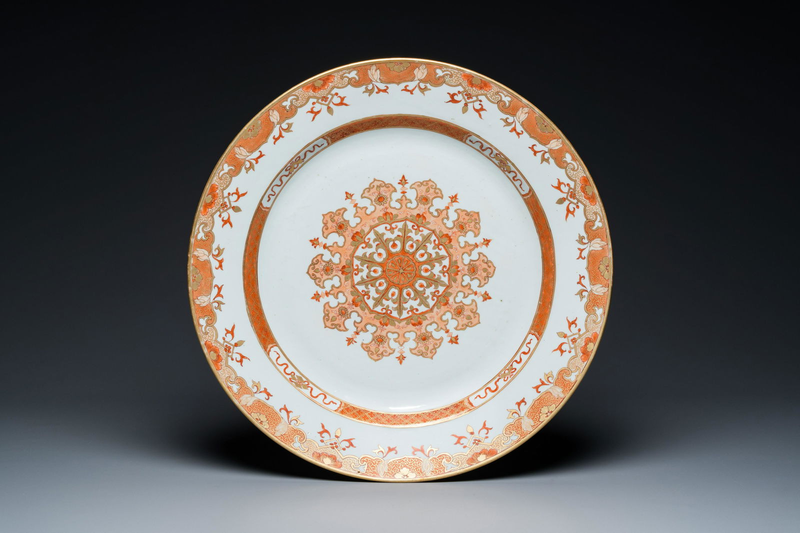 A large Chinese iron-red and gilt dish with ornamental design, Qianlong (1 of 2)