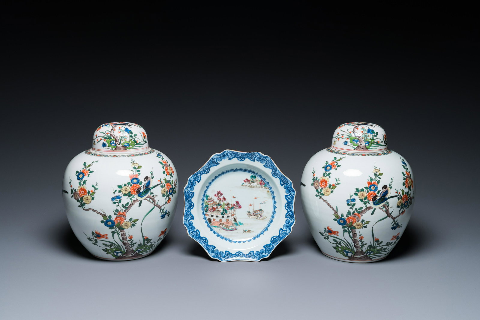 A Chinese famille rose 'Fort Folly' plate and a pair of Samson famille verte-style jars and covers,: Full title: A Chinese famille rose 'Fort Folly' plate and a pair of Samson famille verte-style jars and covers, Qianlong and 19th C. Description: H.: 26,5 cm (the jars and covers) Dia.: 22 cm (the pla