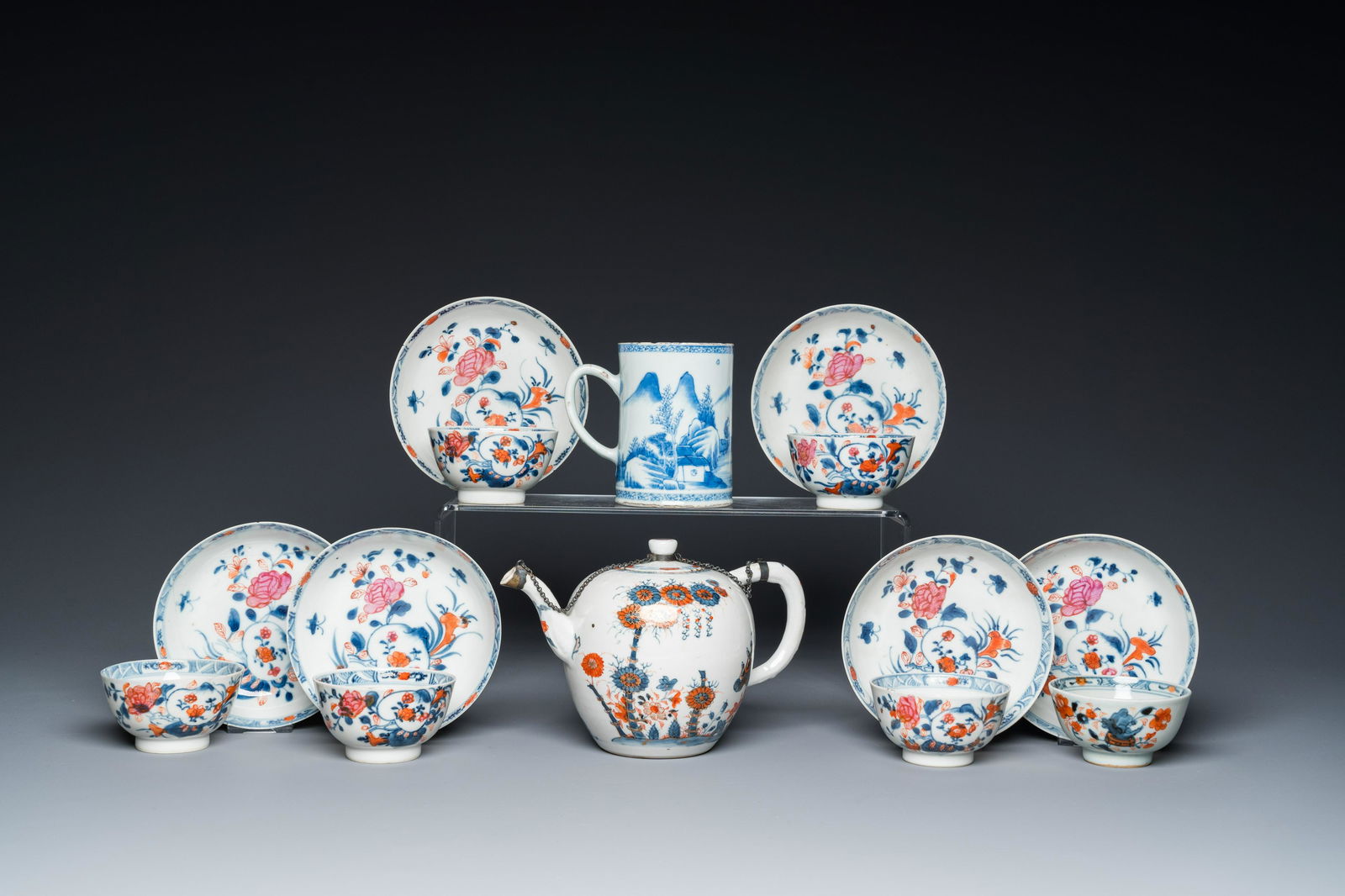 Six Chinese famille rose cups and saucers, an Imari-style teapot and a blue and white mug,: Full title: Six Chinese famille rose cups and saucers, an Imari-style teapot and a blue and white mug, Kangxi/Qianlong Description: H.: 13,5 cm - L.: 21 cm (the teapot) Dia.: 13 cm (the saucers) Dia.: