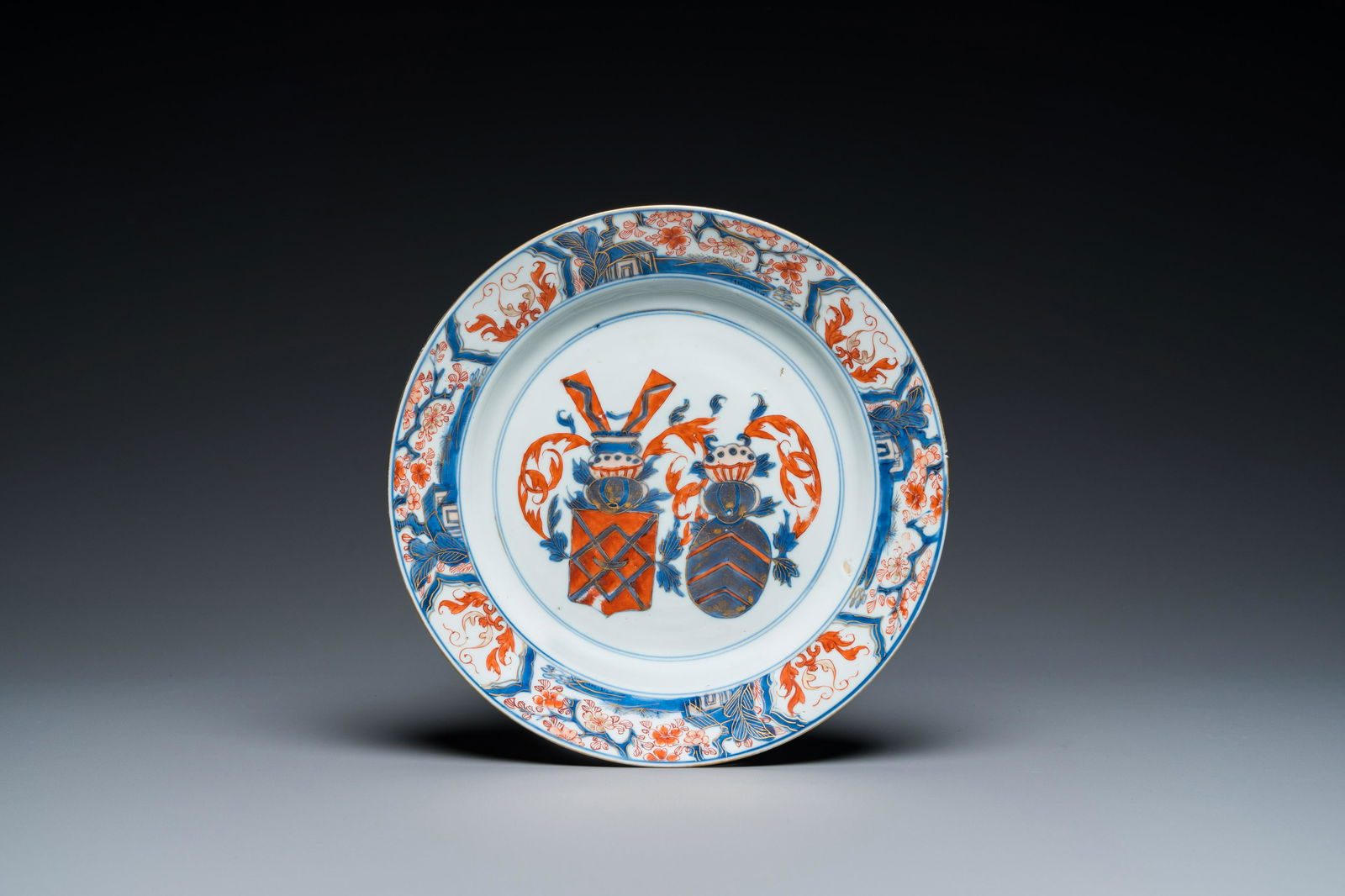 A Chinese Imari-style armorial plate, Kangxi (1 of 2)