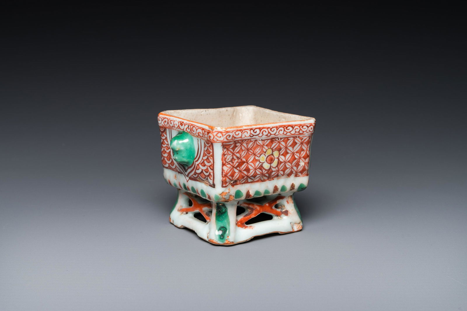 A small Chinese wucai ko-sometsuke incense bowl on stand for the Japanese market, Transitional (1 of 7)