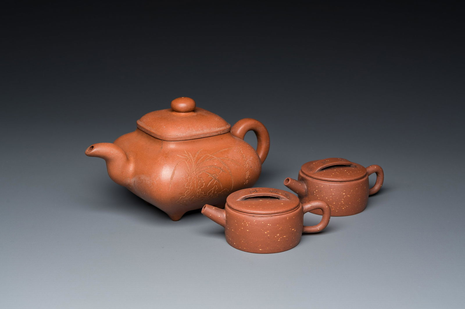 Three Chinese Yixing stoneware teapots and covers, Republic (1 of 8)