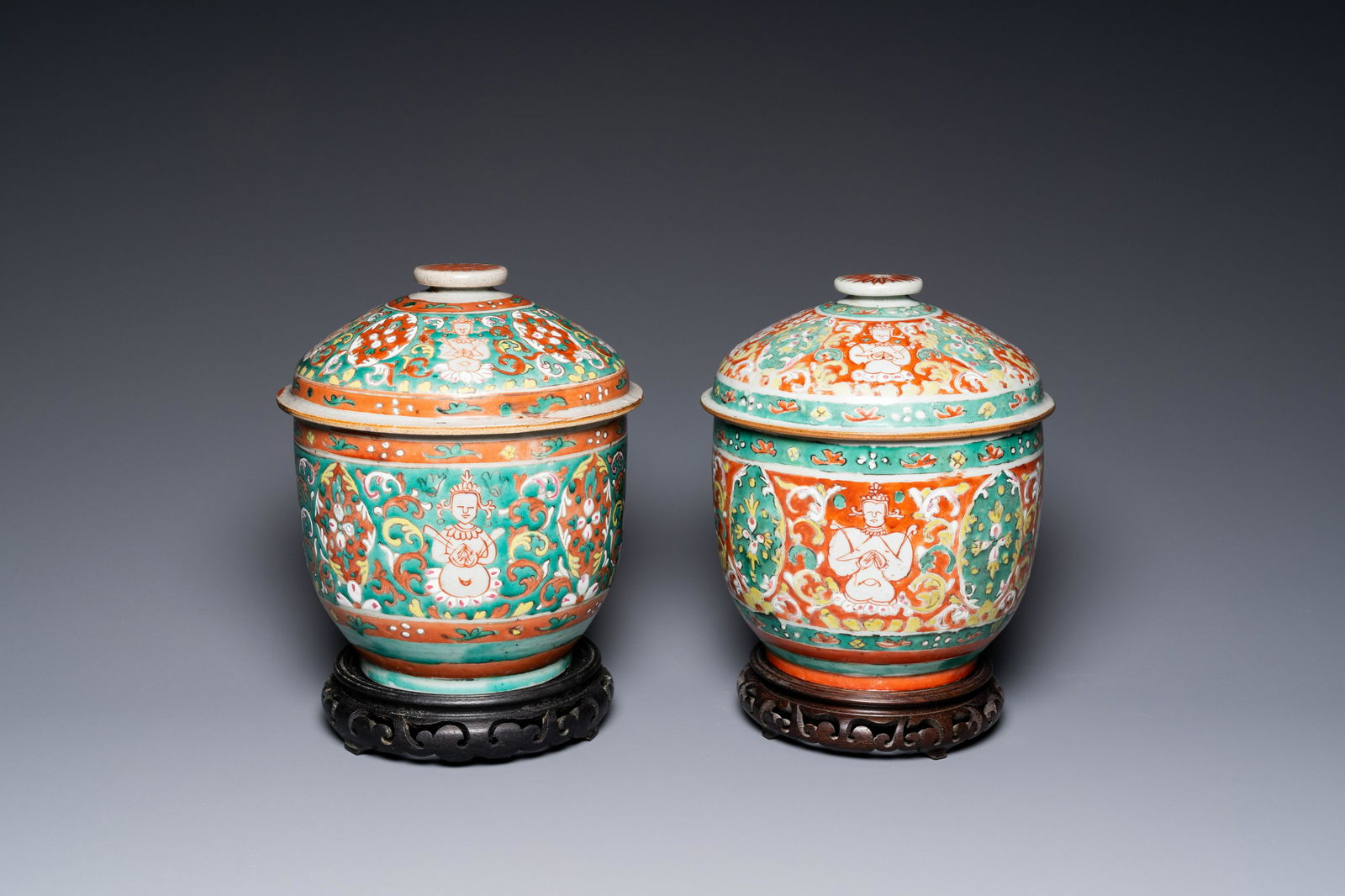Two large Chinese 'Bencharong' bowls and covers for the Thai market, 18/19th C. (1 of 20)