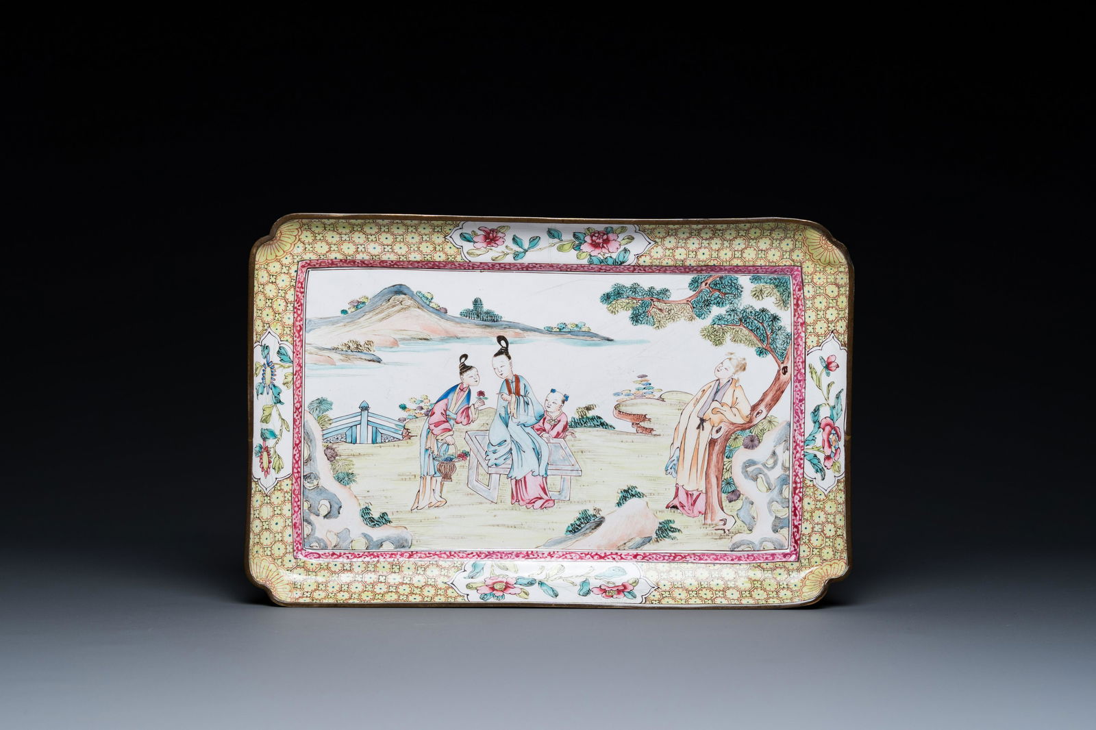 A fine Chinese rectangular Canton enamel dish, Yongzheng (1 of 2)