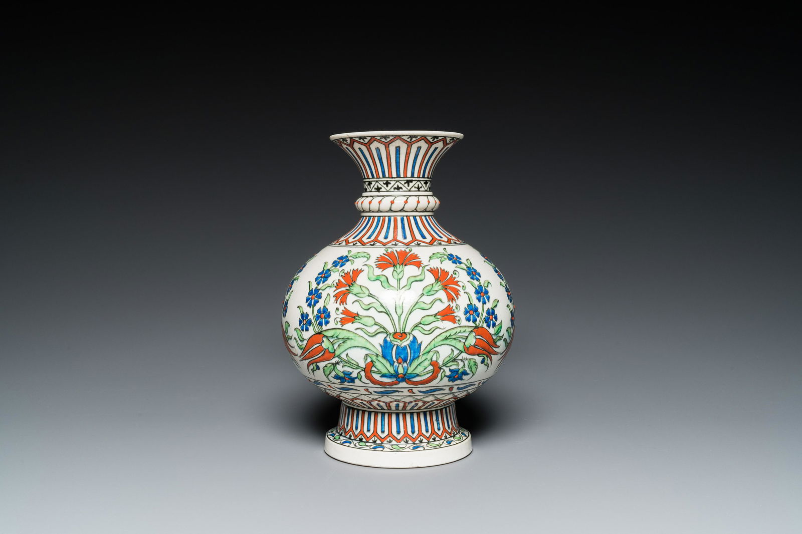 An Iznik-style vase, Samson, France, 19th C. (1 of 6)