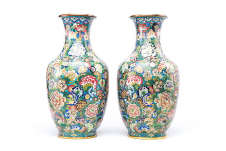 A fine pair of Chinese cloisonne 'millefleurs' vases, workshop mark of De Cheng, Beijing, 2nd half: Full title: A fine pair of Chinese cloisonne 'millefleurs' vases, workshop mark of De Cheng, Beijing, 2nd half 19th C. Description: H.: 31 cm This superb mirror-pair of vases in the 'hundred