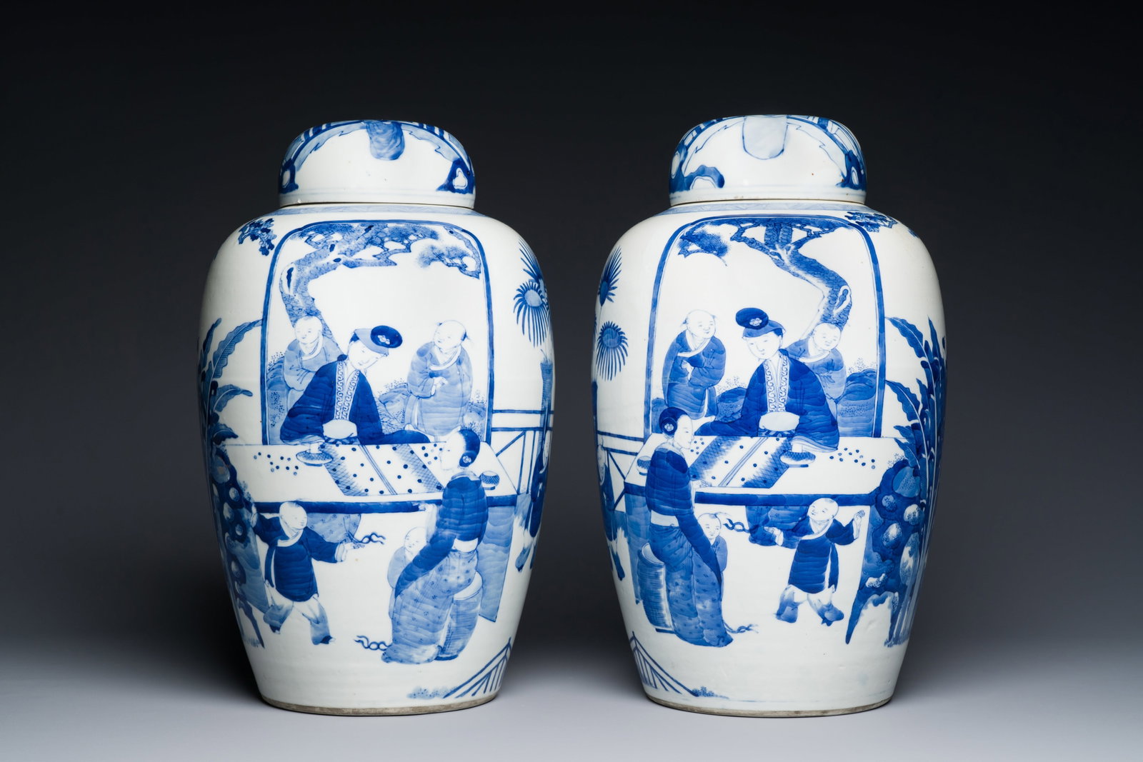 A pair of large Chinese blue and white jars and covers with ladies playing a game of go, 19th C.: Full title: A pair of large Chinese blue and white jars and covers with ladies playing a game of go, 19th C. Description: H.: 40,5 cm Condition: The absence of a condition report does not imply that a