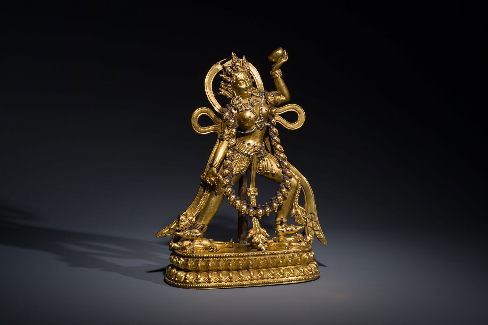A Tibetan gilt bronze sculpture of Sarvabuddha Dakini, probably 15th C.: Full title: A Tibetan gilt bronze sculpture of Sarvabuddha Dakini, probably 15th C. Description: H.: 35,5 cm Weight: 4,8 kg Fierce and youthful, this form of Vajrayogini always holds her flaying knife