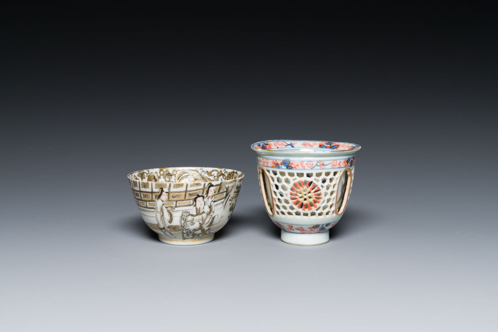 A Chinese Imari-style double-walled reticulated cup and a grisaille and gilt cup, Kangxi/Qianlong (1 of 7)