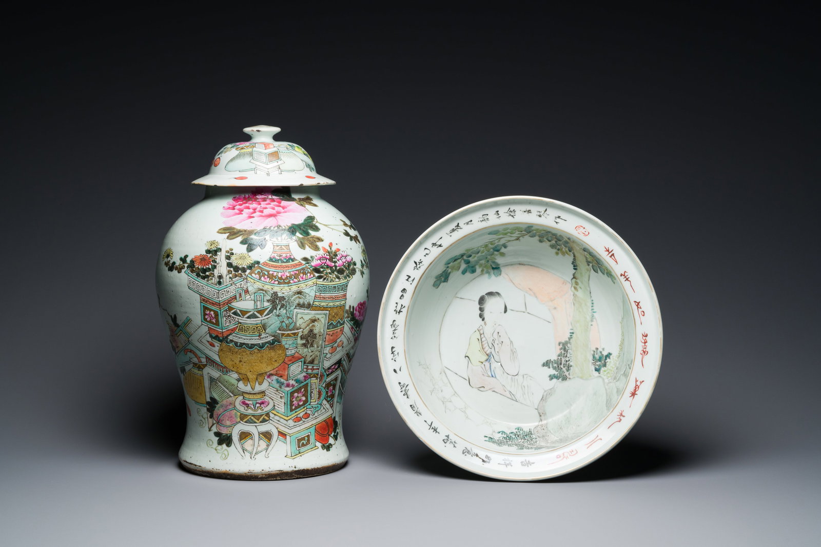 A Chinese qianjiang cai bowl and an 'antiquities' vase and cover, 19/20th C.: Full title: A Chinese qianjiang cai bowl and an 'antiquities' vase and cover, 19/20th C. Description: H.: 42,5 cm (the vase and cover) Dia.: 34 cm - H.: 11,5 cm (the bowl)