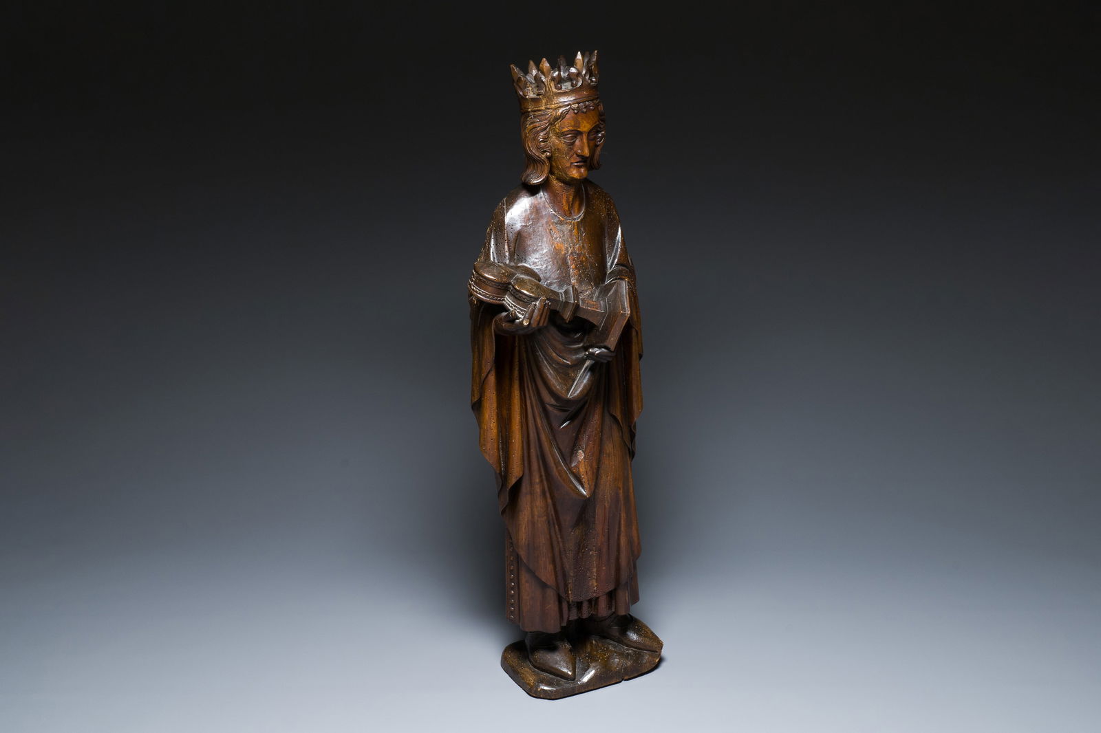 A French oak sculpture of King Louis IX or Saint Louis, 17th C. (1 of 7)