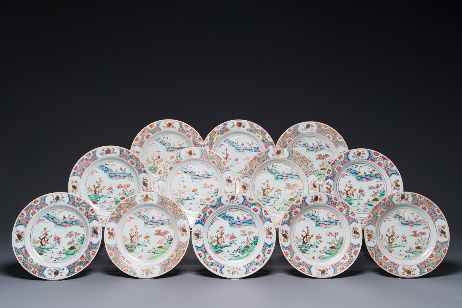 12 Chinese famille rose plates with landscape design, Qianlong: 12 Chinese famille rose plates with landscape design, Qianlong Dia.: 22,7 cm