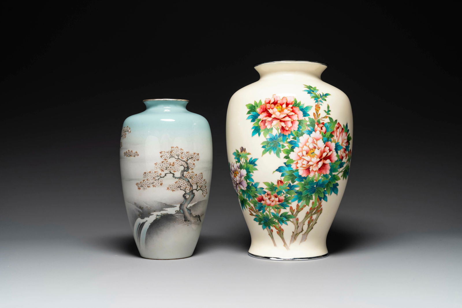 Two Japanese cloisonne vases with floral design, Meiji / Taisho / Showa (1 of 6)