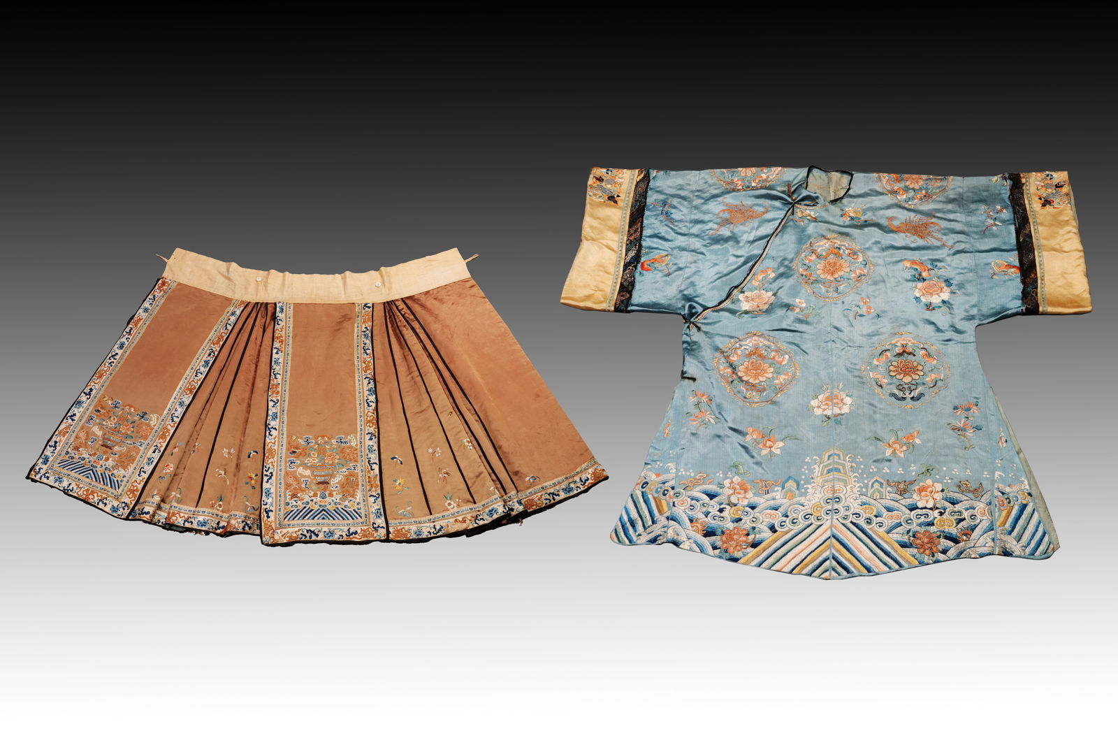 A Chinese embroidered silk skirt and a women's summer robe, 18th/19th C. (1 of 3)