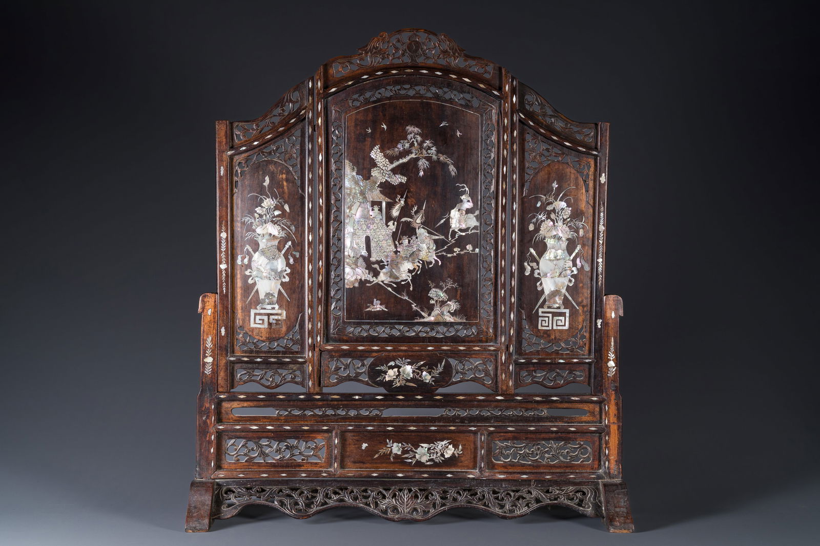 A Chinese mother-of-pearl-inlaid wooden 'Romance of the Three Kingdoms' screen, 19th C. (1 of 2)