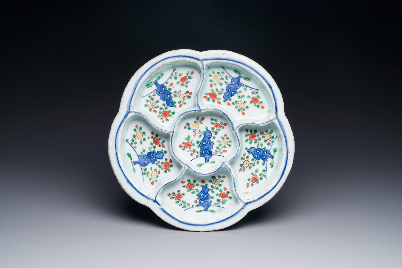 A Chinese wucai sweetmeat dish with floral design, Wanli (1 of 3)