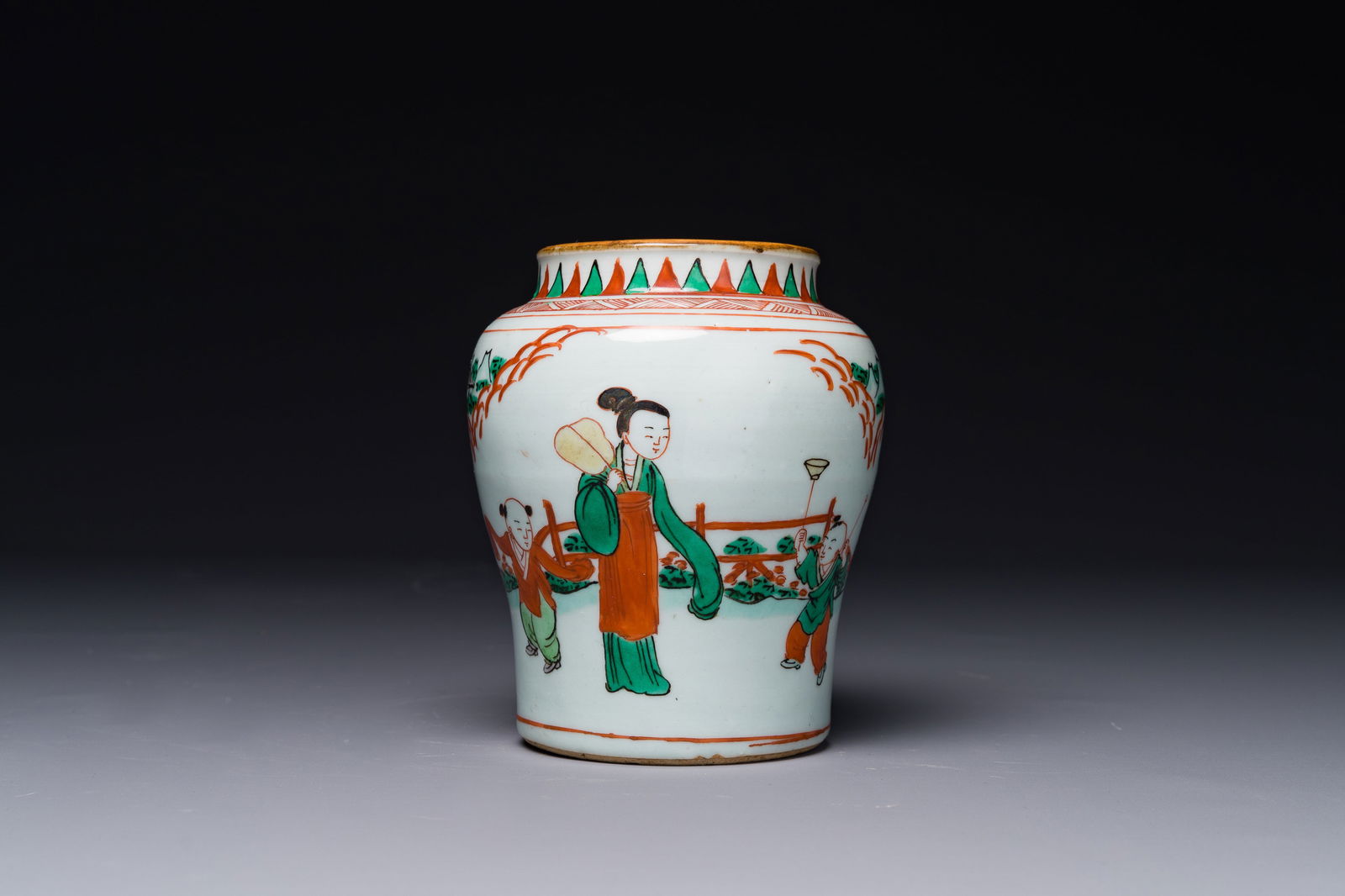 A small Chinese wucai jar with figures in a landscape, Transition period: A small Chinese wucai jar with figures in a landscape, Transition period H.: 14,5 cm