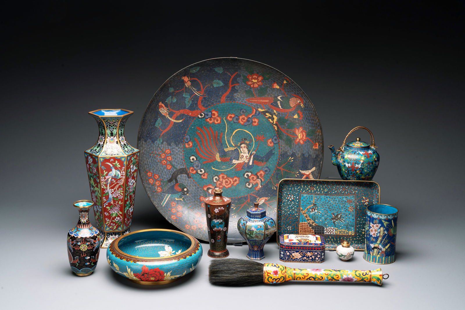 12 Chinese cloisonné wares, 19/20th C. (1 of 20)