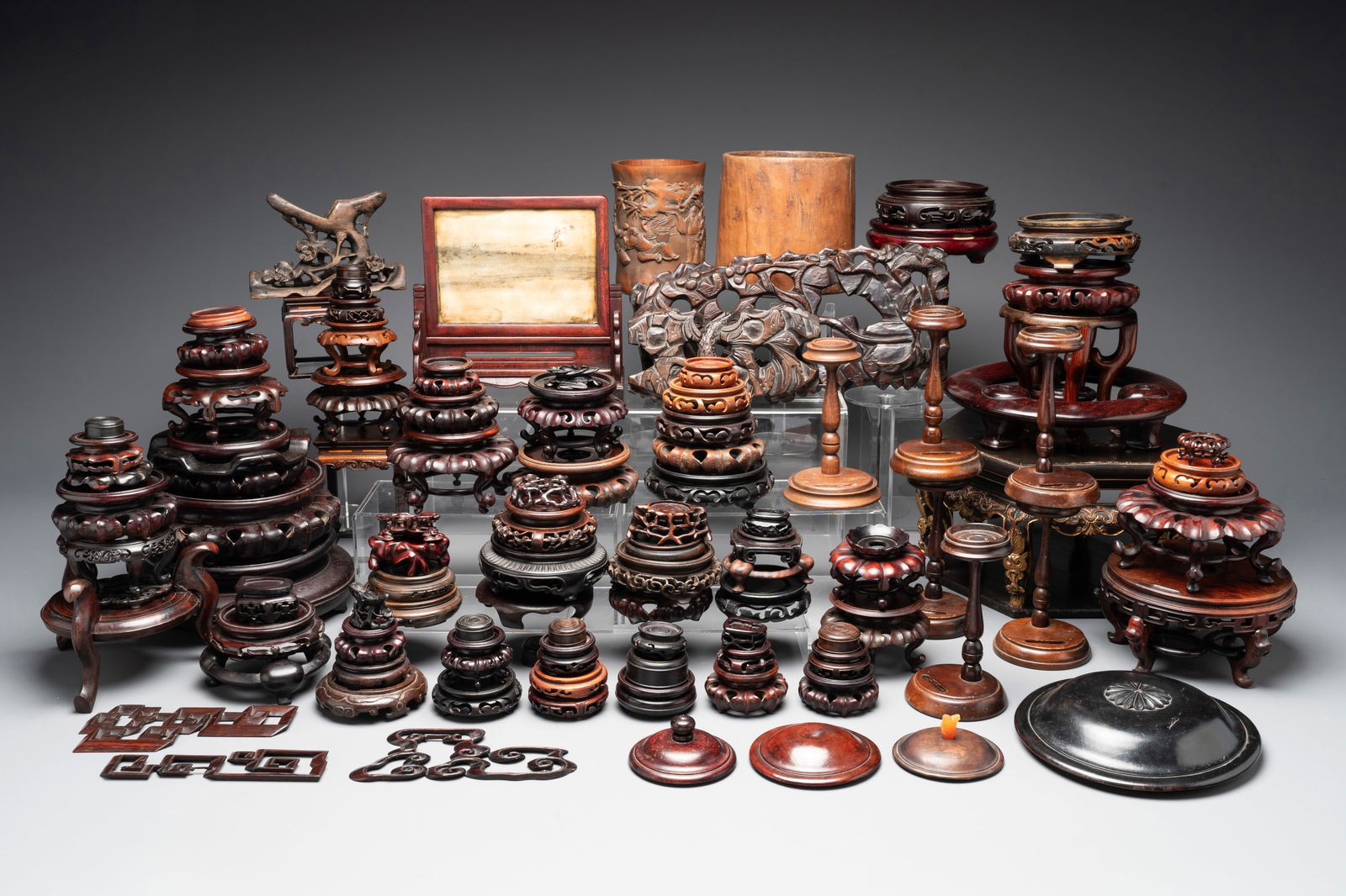 A large collection of 103 Chinese wooden stands, covers and other wood works, 19/20th C.: A large collection of 103 Chinese wooden stands, covers and other wood works, 19/20th C. Dia.: 31 cm - H.: 18 cm (the largest stand) Dia.: 4 cm - H.: 2 cm (the smallest stand) Dia.: 16,2 cm - H.: 16,5