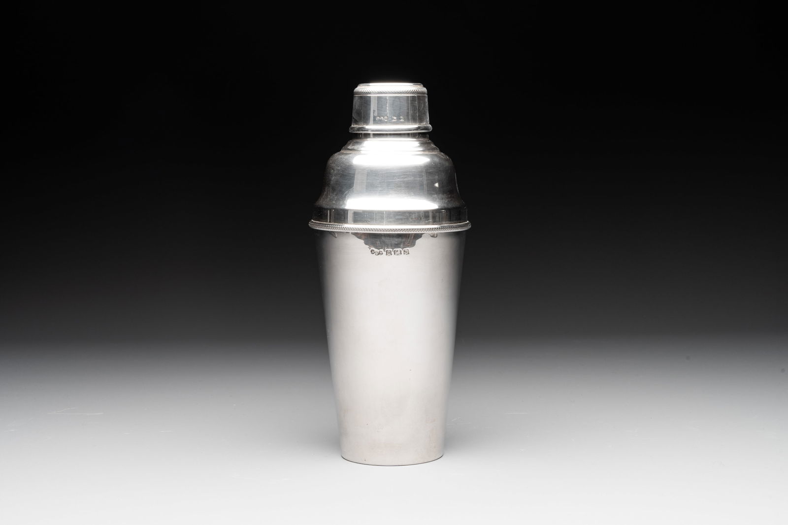 A sterling silver cocktail shaker, Birmingham, Hukin & Heath, 1902 (1 of 9)