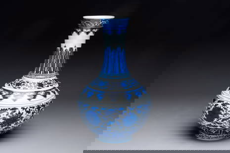 A Chinese blue and white 'flower scroll' bottle vase, Xuantong mark, 20th C.: A Chinese blue and white 'flower scroll' bottle vase, Xuantong mark, 20th C. H.: 40,5 cm