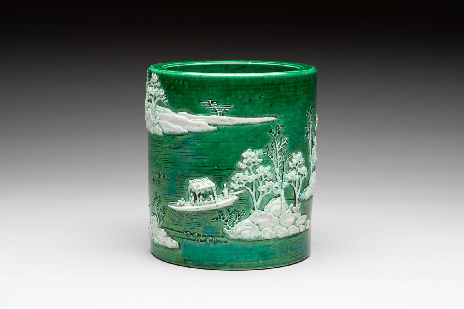 A Chinese verte biscuit 'riverscape' brush pot, artemisia leaf mark, 19th C.: A Chinese verte biscuit 'riverscape' brush pot, artemisia leaf mark, 19th C. H.: 12,5 cm