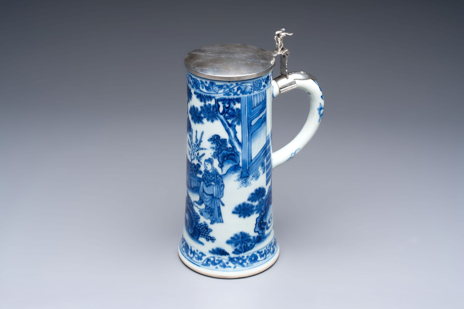 A fine Chinese blue and white tankard with Dutch silver cover, Transitional period (1 of 11)